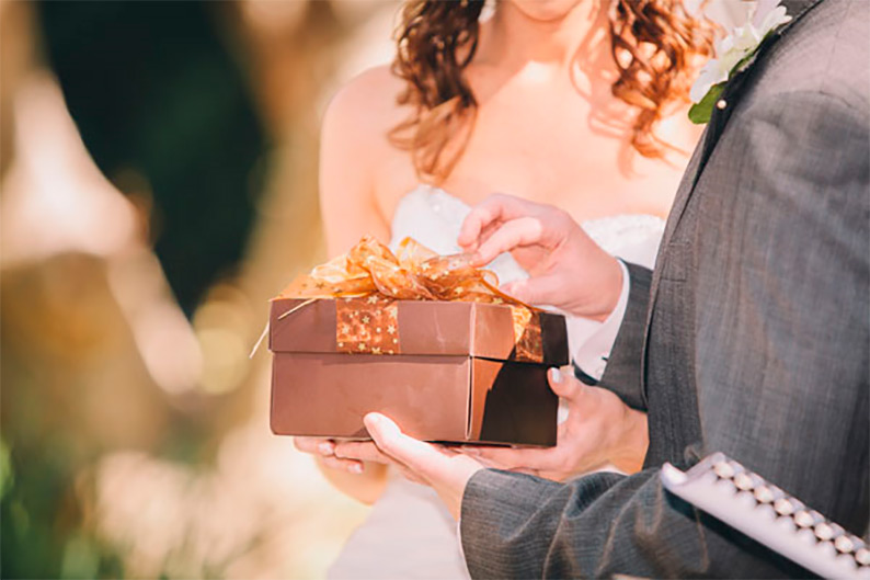 6 идей: как оригинально подарить деньги на свадьбу
