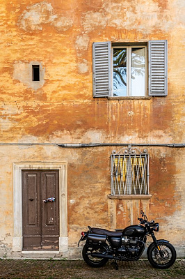Картина Мотоцикл у старого здания - Авто-мото 