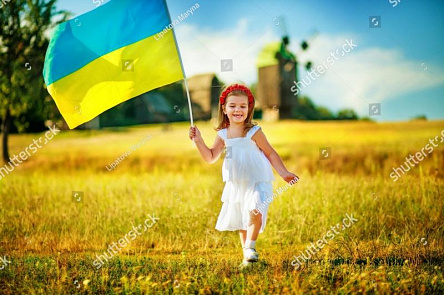 Девочка с флагом