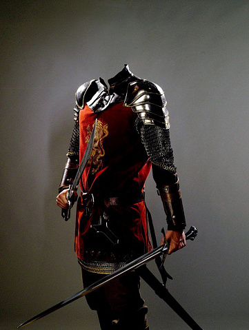 Мечник в красном