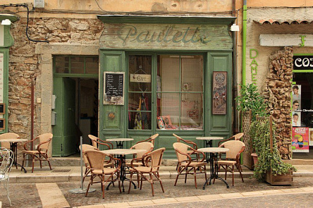 Вуличне кафе в Провансі