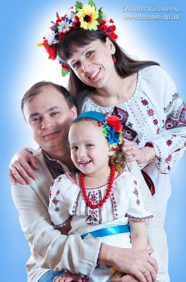 Картина щаслива сім.я_1 - Сімейні національні 