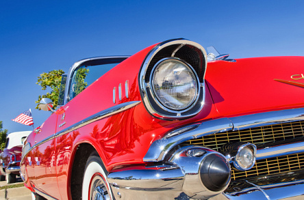 Красный ретрокар