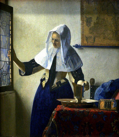 Молодая женщина с кувшином