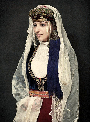Картина Вірменське національне вбрання - Жіночі національні 