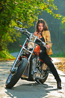 Картина Мотоциклистка - Авто-мото 