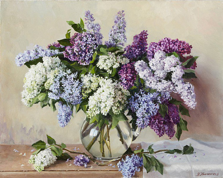 Букет сирени в прозрачной вазе