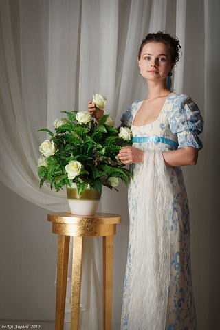 Девушка с цветами 3