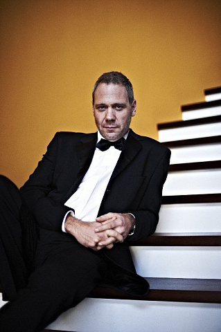 Мужчина в костюме 3