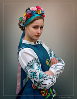 Українка у національному вбранні 4