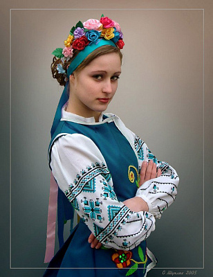 Картина Українка у національному вбранні 4 - Жіночі національні 
