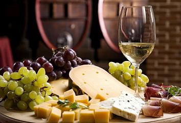 Вино, сыр, виноград