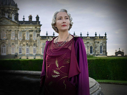 Женщина у замка