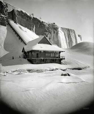 Картина Дом в снегу - Черно-белое 