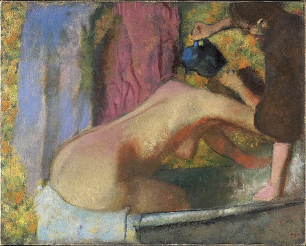 Жінка купається