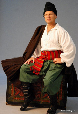 Скрипка в украинском наряде