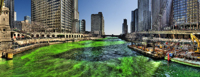 Картина Зеленая река - Город 