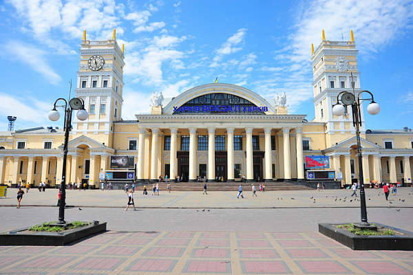 Картина Харьковский вокзал - Город 