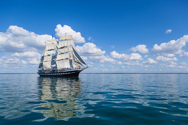 Картина Облака над парусником - Корабли 