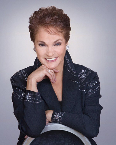 Женщина с улыбкой