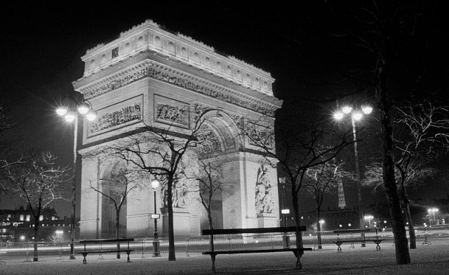 Картина Триумфальная арка ночью - Черно-белое 