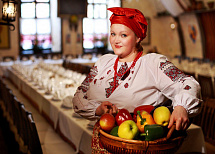 Українка у вишиванці