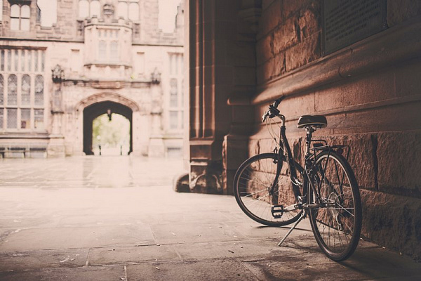 Картина Велосипед в арке - Город 