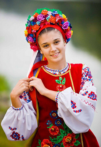 Украинка в венке