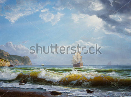 Парусник в солнечных лучах