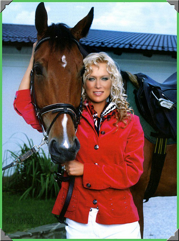 Девушка с лошадью 3