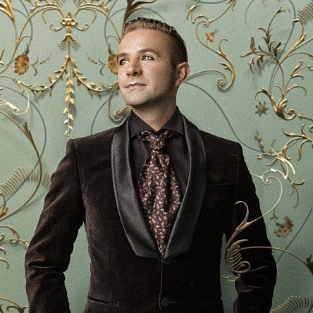 Мужчина в костюме 9